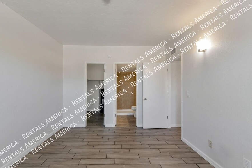 Building Photo - 1810 E Blacklidge Dr