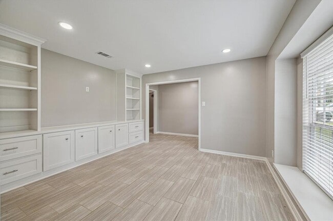 Building Photo - 13910 E Cypress Forest Dr