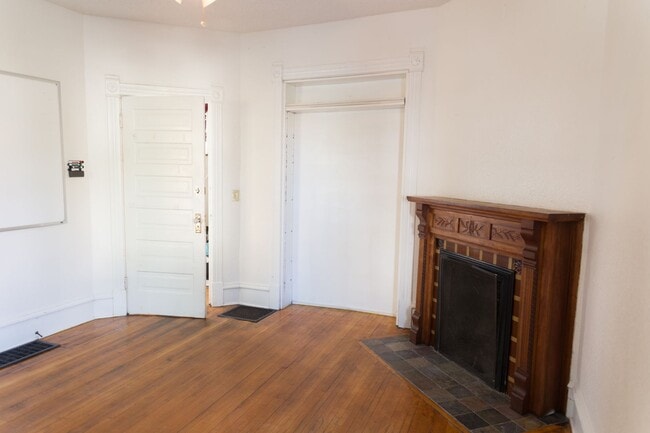 Building Photo - Prime 5 Bedroom in Dinkytown close to the ...