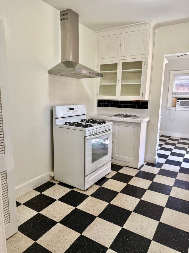 Building Photo - 2219 1/2 D St