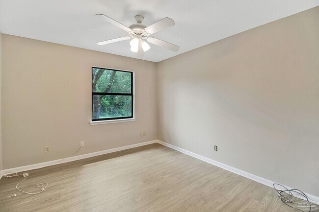 Building Photo - 464 E Burgess Rd