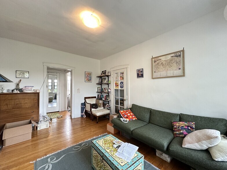 Primary Photo - 2921 W McLean Ave