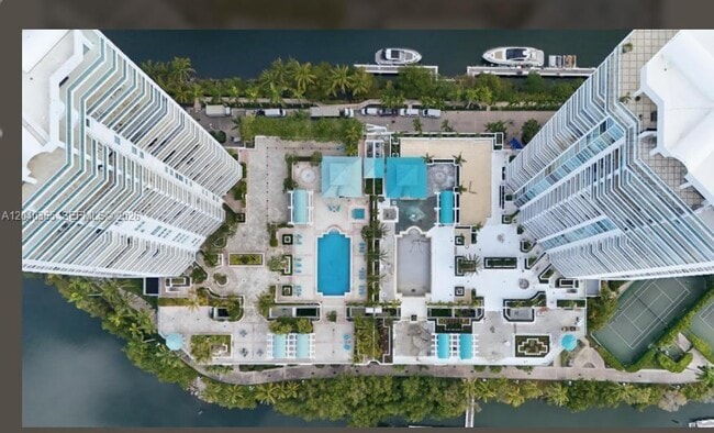 Building Photo - 16500 Collins Ave