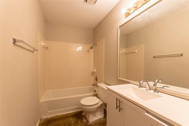 Building Photo - 12909 Campos Dr