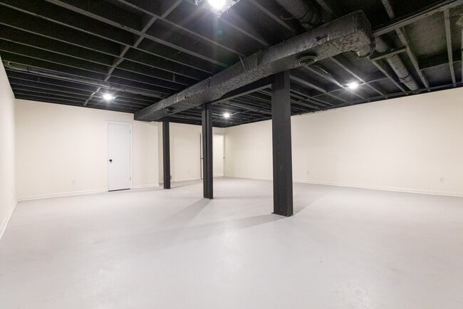 Building Photo - 605 Bonnie Bell Ln