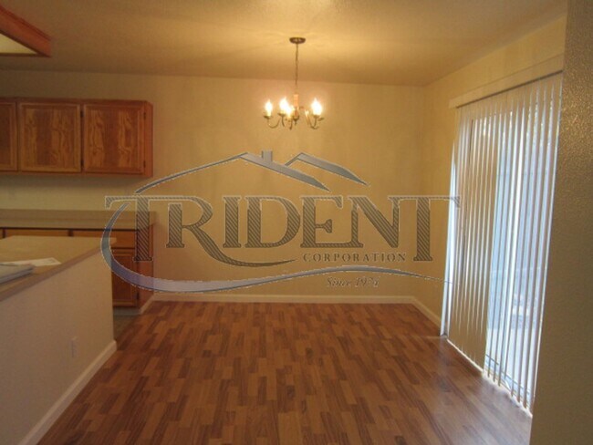 Building Photo - 1670 Wildflower Cir
