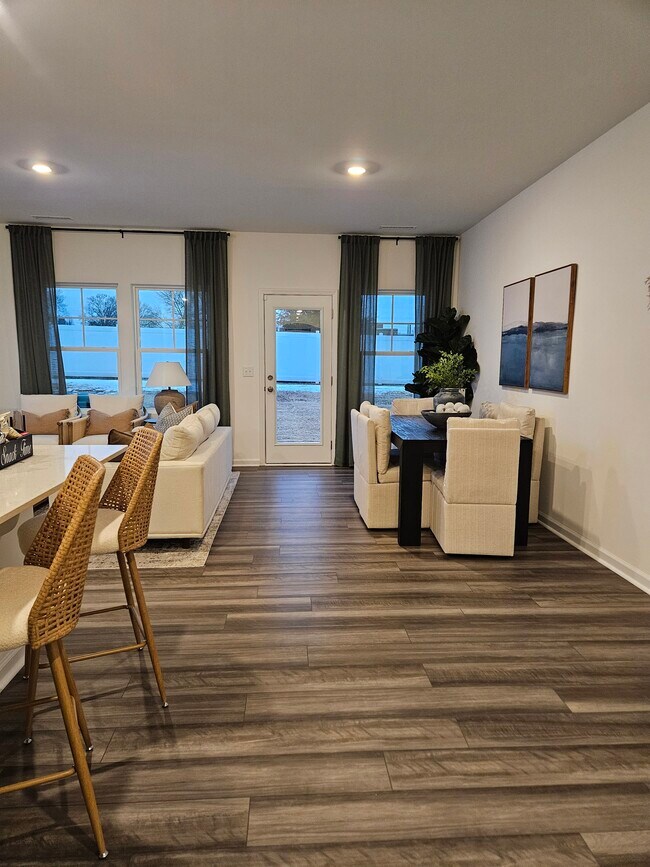 Building Photo - 868 Pilot St