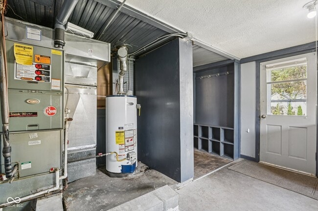 Building Photo - 1920 E 67th St