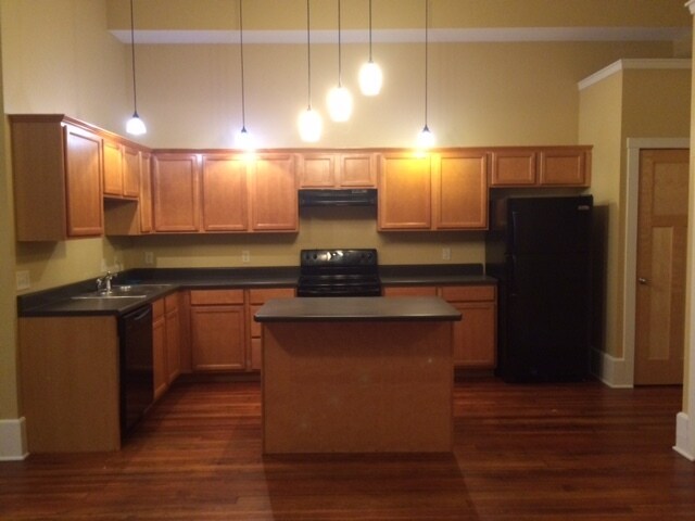 Building Photo - 309 N Main St