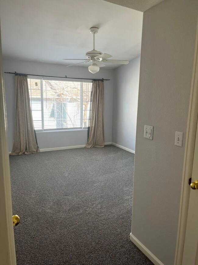 Building Photo - Welcome home!  Newer carpet and paint! 2 b...