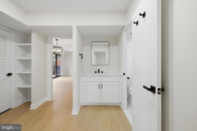 Building Photo - 125F Clubhouse Dr SW