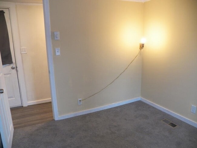 Building Photo - 2337 2nd New Hampshire Turnpike N