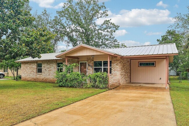 Building Photo - 410 Magnolia St