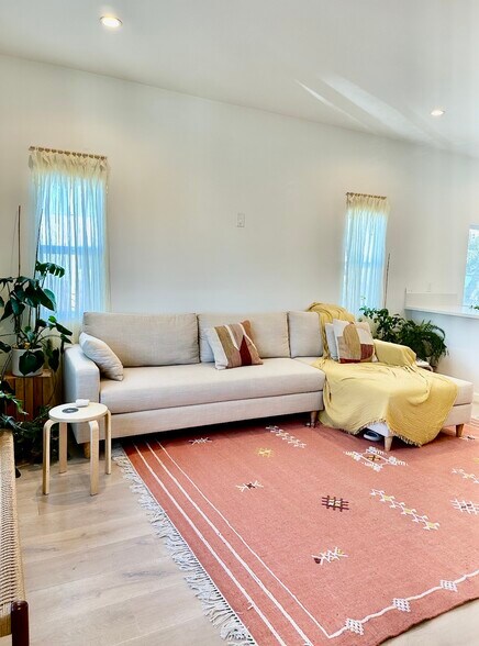 Building Photo - 5234 W 20th St