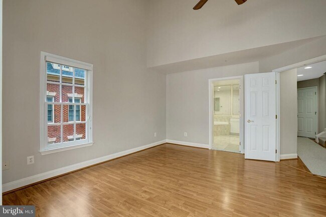 Building Photo - 1210 Roundhouse Ln