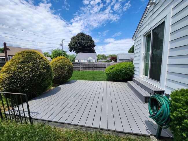 Building Photo - 10 Violet Rd