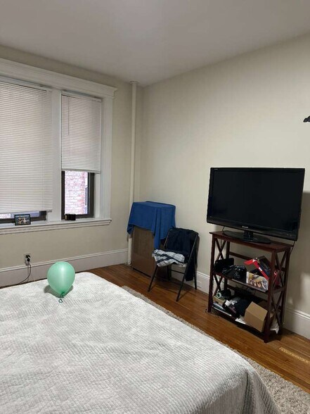 Building Photo - 12 Saint Paul St