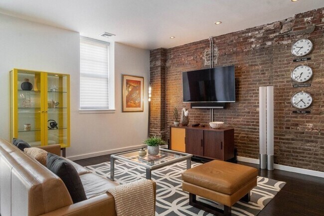 Building Photo - 136 Arlington St