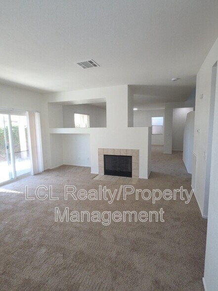 Building Photo - 12899 Oakdale St
