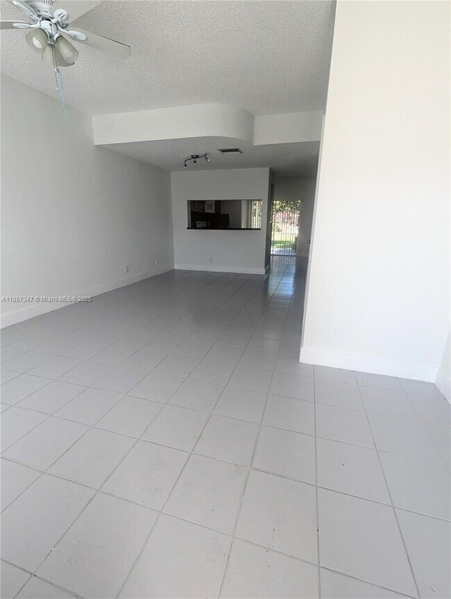 Building Photo - 16661 Hemingway Dr