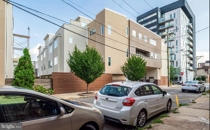 Ext view 2 - 211 Brown St