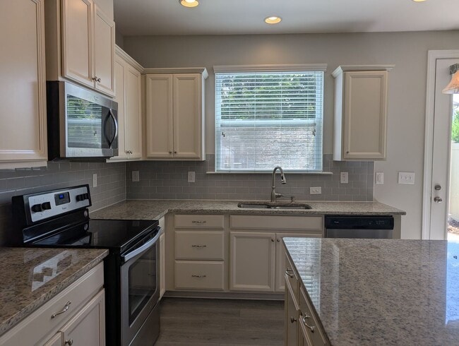 Building Photo - Coming Soon! Charming 2 story, 3 bedroom ,...
