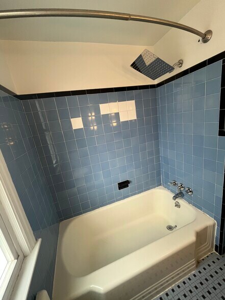 Building Photo - 1417 W High St