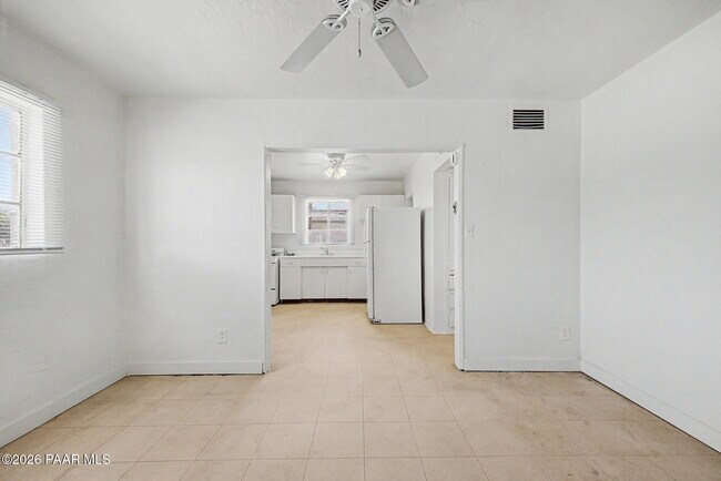 Building Photo - 4650 E 17th St