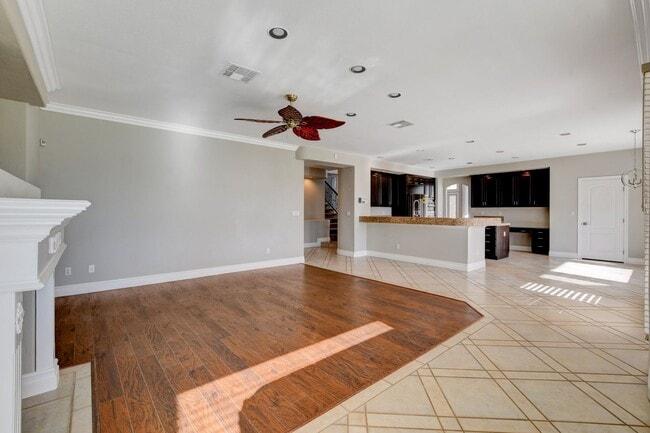 Building Photo - COMING SOON!! $1000 off 1st months Rent Guard-Gated Golf Course Living on the 14th Green!