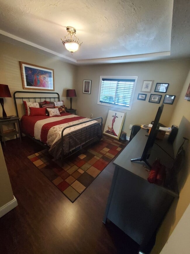 Building Photo - Available now! Emeryville 4 bedroom 3 bath house with Studio loftspace unit