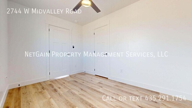 Building Photo - 2744 W Midvalley Rd