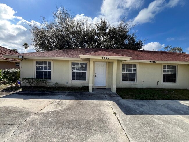 Building Photo - 1325 The 12th Fairway