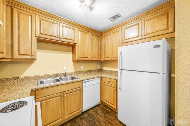 Building Photo - 7071 Lake Joanne Dr
