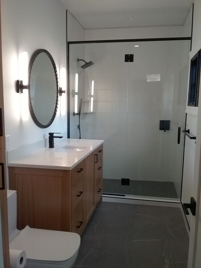 Building Photo - Completely remodeled 3 bed 2.5 bath single...