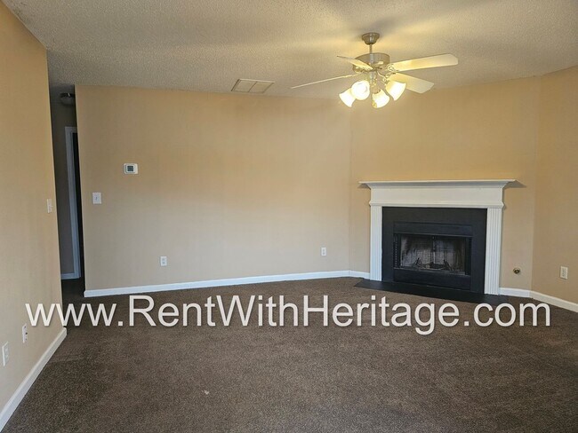 Building Photo - GORGEOUS LAKE VIEW HOME IN POPULAR LAKERIDGE SUBDIVSION! GREAT LOCATION - CLOSE TO EVERYTHING