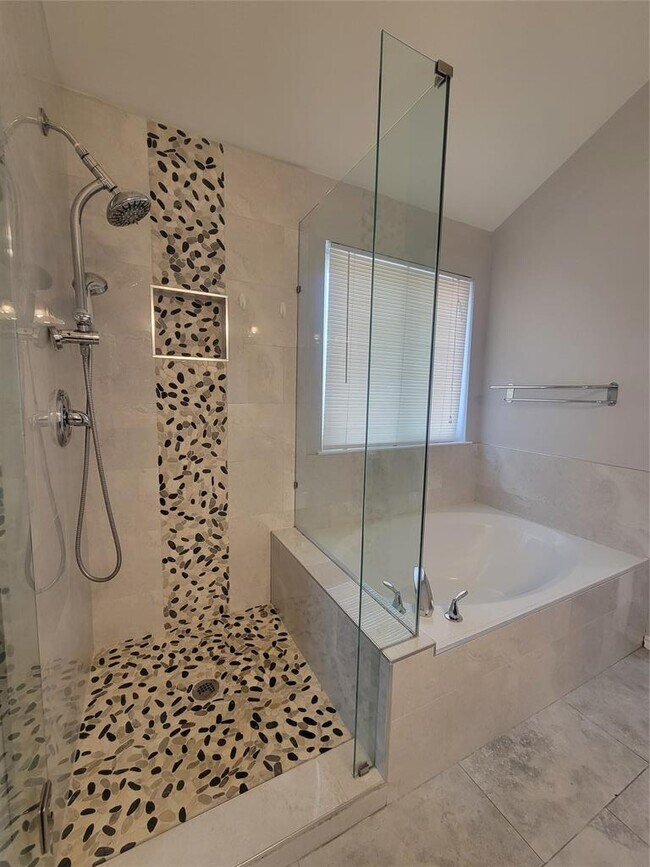 Building Photo - 14901 Babbling Brook Dr