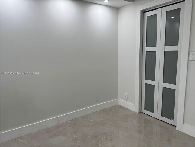 Building Photo - 3404 Bimini Ln