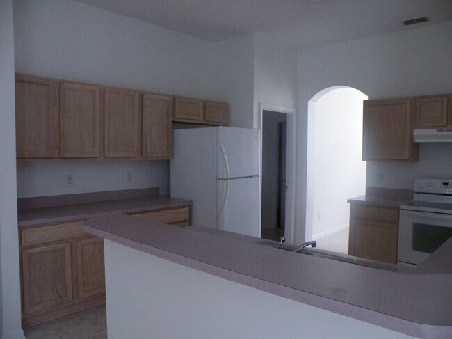 Building Photo - 17 Philmont Ln