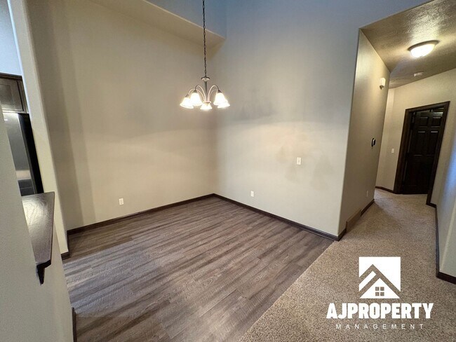 Building Photo - 9402 W Broek Dr