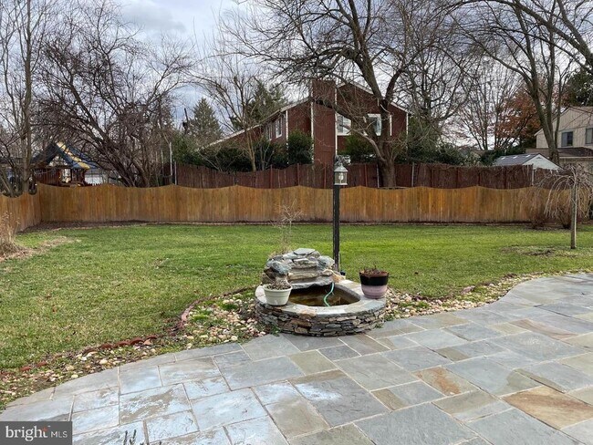 Building Photo - 2537 Oakhampton Pl