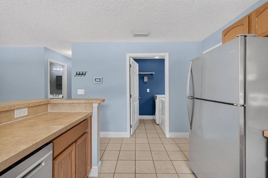 Building Photo - 2505 Myer Ave