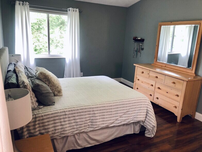 Building Photo - 8859 Eagleview Dr