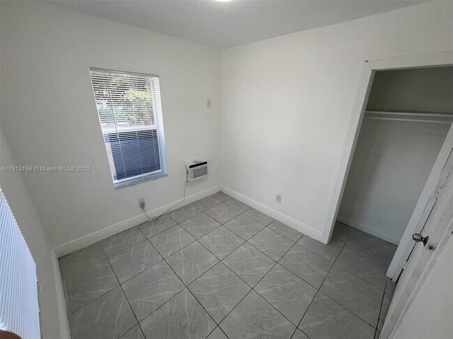 Building Photo - 1935 SW 2nd St