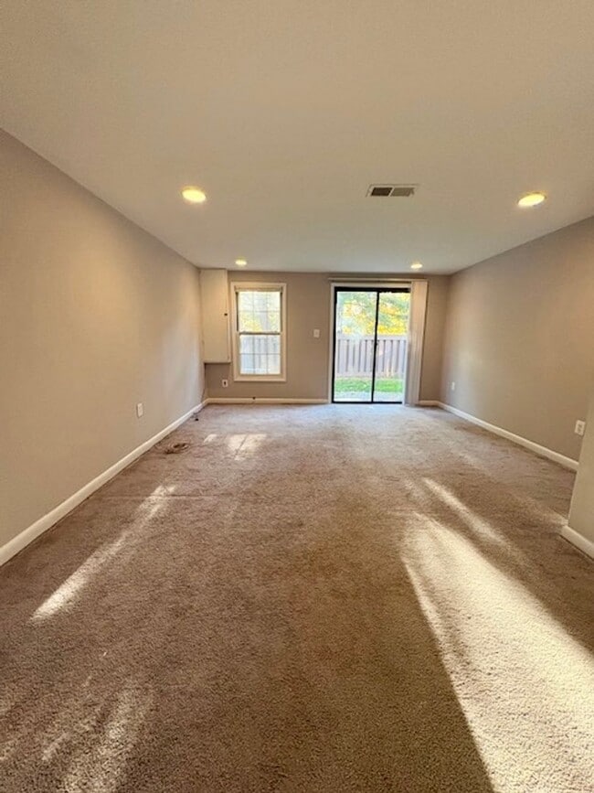Building Photo - Beautiful end-unit townhome. Walkout basem...