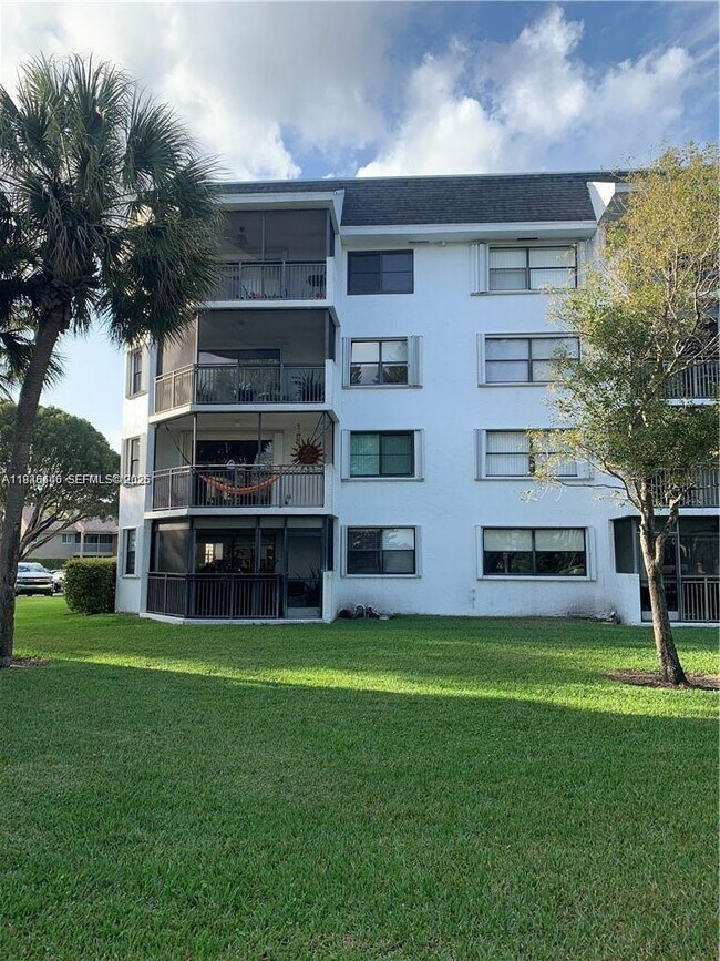 Building Photo - 16171 Blatt Blvd