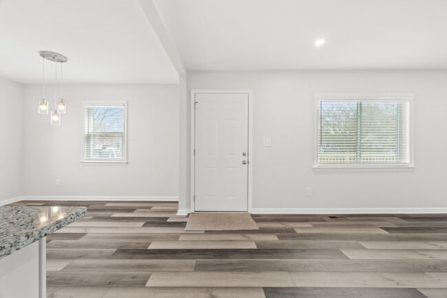 Building Photo - 3405 Somme Ave