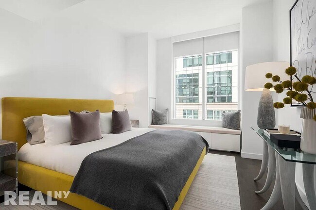 Building Photo - 400 West 61st Street