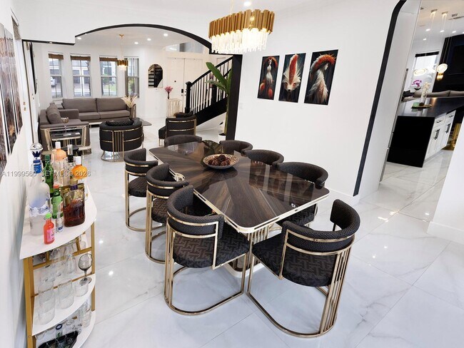 Building Photo - 4860 SW 161st Ln