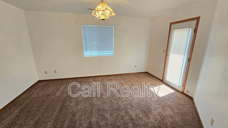 Building Photo - 5205 S Smith Ct