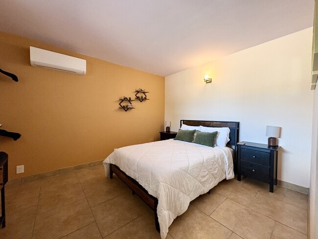 Building Photo - 2819 N Woodland Ave